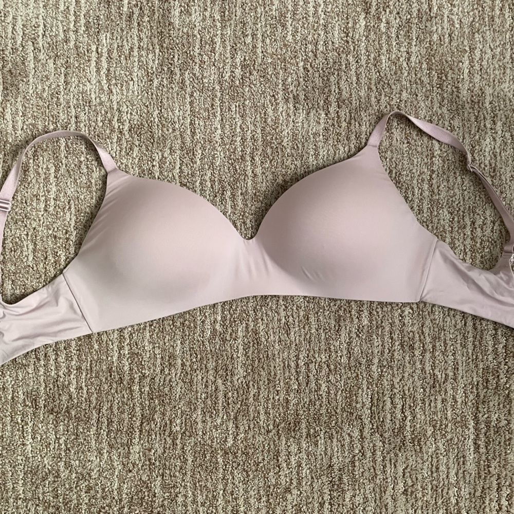 NWOT VS Light Pink Tshirt Lightly Lined Wireless Bra 34DDD
